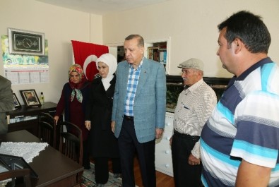 Cumhurbaşkanı Erdoğan 15 Temmuz Şehitlerinin Evini Ziyaret Etti