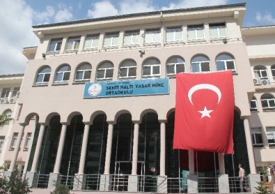 FETÖ'nün Okullarına 15 Temmuz Şehitlerinin İsmi Verildi