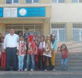 İstanbul Ve İzmir'den Gelen Kırtasiye Malzemeleri 250 Çocuğa Dağıtıldı