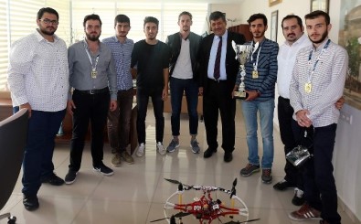 KTO Karatay Üniversitesi Türk Yıldızı Takımı, TÜBİTAK İHA Yarışlarına Damga Vurdu