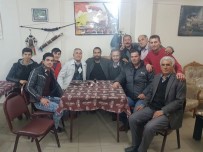 ERKAN ZENGİN - Yıldız Oyuncuyu Kahvehanede Karşılarında Gören Vatandaşlar Dondu Kaldı