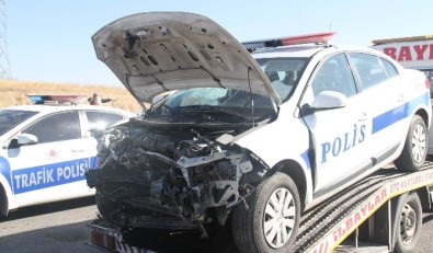 Yozgat'ta Uygulama Yapan Trafik Polislerine Otomobil Çarptı