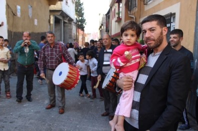 Ailesine Kavuşan Küçük Kübra'ya Davul Zurnalı Karşılama