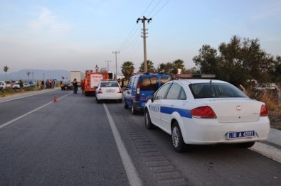 Balıkesir'de Otomobil Otobüse Arkadan Çarptı Açıklaması 1 Ölü, 1 Yaralı