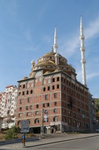 Esertepe Yeni Camisi'nin İlginç Mimarisi Görenleri Şaşırtıyor