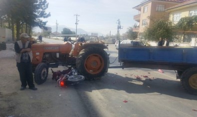 Isparta'da Traktörle Motosiklet Çarpıştı Açıklaması 1 Yaralı