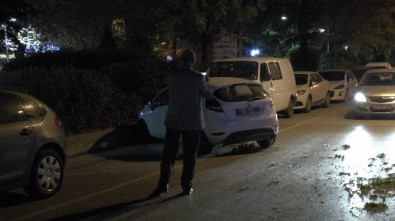Kaza Yapan Otomobil Karşı Şeride Geçti Açıklaması 1 Yaralı