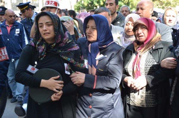 Şehidin cenazesinde yürek yakan görüntü