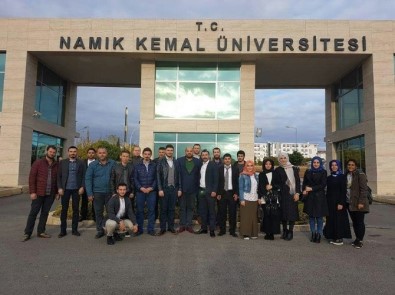 AK Parti Gençlik Kolları NKÜ'lü Öğrencilere Aşure Dağıttı