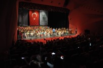 Çocuk Senfoni Orkestrası 'Cumhuriyet Konseri' İle İzleyenleri Büyüledi