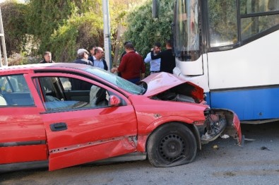 EGO Otobüsüyle Otomobil Kafa Kafaya Çarpıştı Açıklaması 2 Yaralı