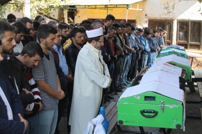 Feci Kazada Ölen 4 Gencin Cenazesi Gözyaşları Arasında Defnedildi