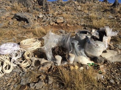 Hakkari'de Çok Sayıda El Yapımı Patlayıcı Ve Düzenek Ele Geçirildi