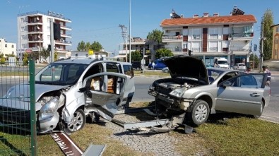 Manavgat'ta Trafik Kazası Açıklaması 3 Yaralı