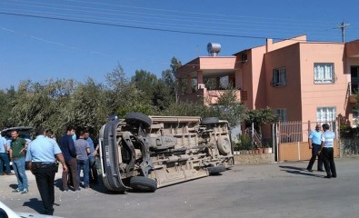 Öğrenci Servisi Cezaevi Minibüsü İle Çarpıştı