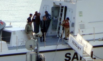 Yan Yatan Geminin 8 Personeli Kurtarıldı