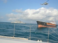 KURTARMA OPERASYONU - Yardım İsteyen 8 Personel, Gemiden Böyle Kurtarıldı
