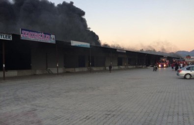 Antalya'da Yaş Sebze Ve Meyve Hali'nde Yangın