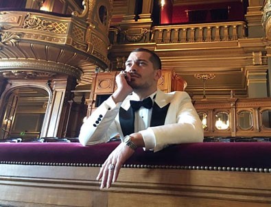 Çağatay Ulusoy'dan olay poz!