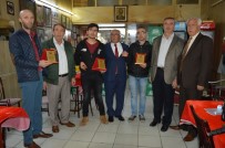 MUSTAFA AKKAŞ - İçinde 60 Bin Lira Olan Çantayı Sahibine Teslim Ettiler