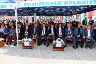 Pamukkale Belediyesi'nden Okula Halı Saha