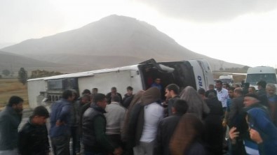 Van'da Otobüs Devrildi Açıklaması 7 Yaralı