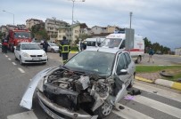 ÖĞRENCİ SERVİSİ - Fatsa'da Öğrenci Servisi İle Otomobil Çarpıştı Açıklaması 4 Yaralı