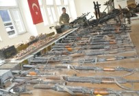 TANKSAVAR FÜZESİ - PKK Operasyonunda Ele Geçirilen Silahlar Sergilendi