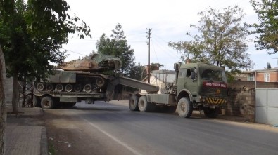 Suriye Sınırına Tank Sevkıyatı Sürüyor