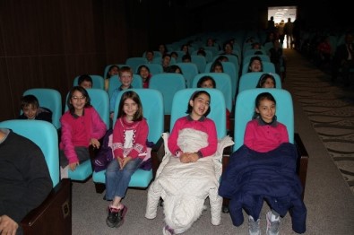 Yozgat'ta Öğrenciler Hacivat Ve Karagöz İle Eğlendi