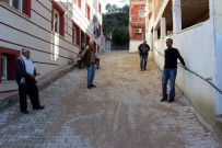 DEMİR KORKULUK - 10 Yıldır Yapılmayan Sokak 2 Günde Yapıldı