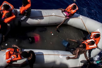 Akdeniz'deki Bir Şişme Botun Altında 25 Kişi Ölü Bulundu