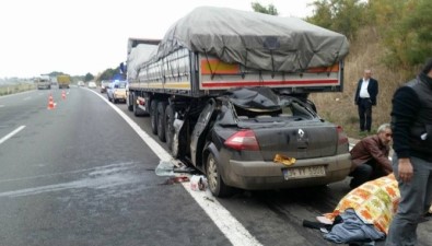 Bolu'da Otomobil TIR'a Arkadan Çarptı Açıklaması 2 Yaralı