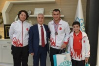 HAKAN AKKAYA - Bozbey Açıklaması 'Sporcularımızın Başarısı Göğsümüzü Kabartıyor'