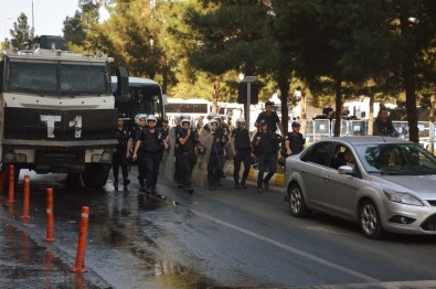 Diyarbakır'daki İzinsiz Eyleme 25 Gözaltı