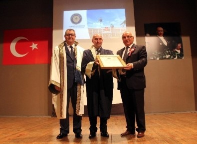 Seferhisar Belediye Başkanı Soyer'e Fahri Doktora Unvanı