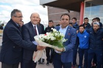ENGİN AKIN - Tuzlaspor'a Çiçekli Karşılama