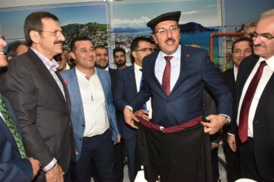Yücel'den Bakan Tüfenkci'ye Alanya Kasketi Ve Şalvarı