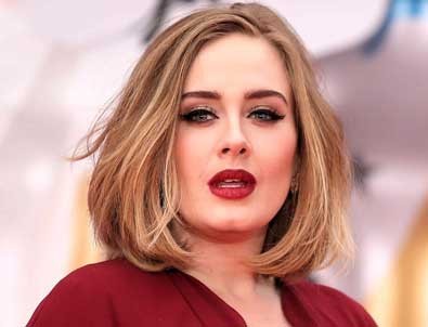 Adele konserde Clinton'a oy istedi