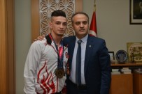 Aktaş Dünya Üçüncüsü Halterciyi Ödüllendirdi