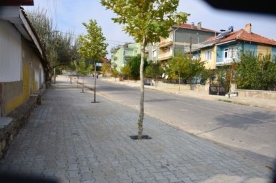 Gediz'de Yayalar İçin Yeni Yol Çalışması