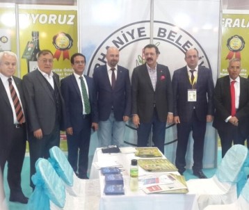 Hisarcıklıoğlu Burhaniye Belediyesi Standını Ziyaret Etti
