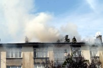 YAHYA ÇAVUŞ - Konya'da 4 Katlı Binanın Çatısında Çıkan Yangın Paniğe Yol Açtı