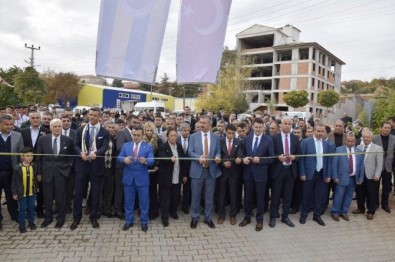 Şehit Astsubay Ömer Halisdemir'in Adı Verilen Spor Salonu Açıldı