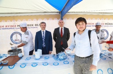 Tahmazoğlu HKÜ'de Aşure Dağıttı