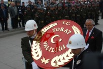 CEVDET CAN - Asker Ve Polis Birlikte Atatürk Anıtı'na Çelenk Koydu