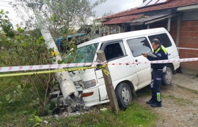 Dehşet Açıklaması Yaşlı Kadın Ve Torunu Evlerinin Önündeydi