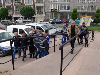 Edremit'te Yan Bakma Cinayetinde 2 Zanlı Tutuklandı