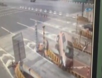 Gişelere Kontrolsüz Girdi, Bariyere Çarpıp Takla Attı