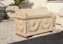 LAHİT - Jandarma Kaçak Kazı Baskınında Lahit Mezar Ele Geçirdi